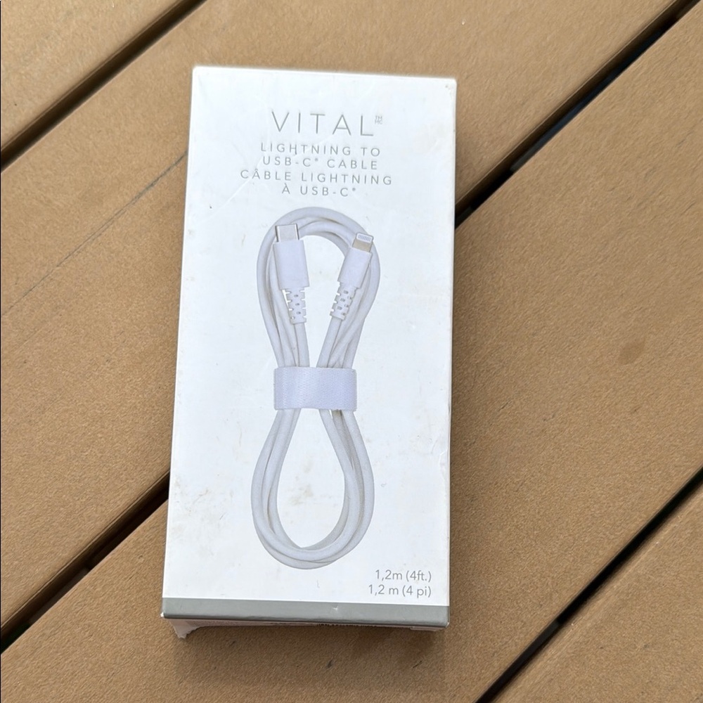 Vital Lightning to USB-C cable. For fast charging and data transfer 4’NEW